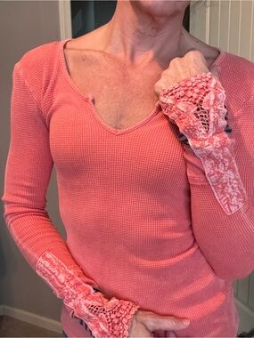 BKE Coral Pink Long Sleeve Waffle Knit Top with Lace Cuffs